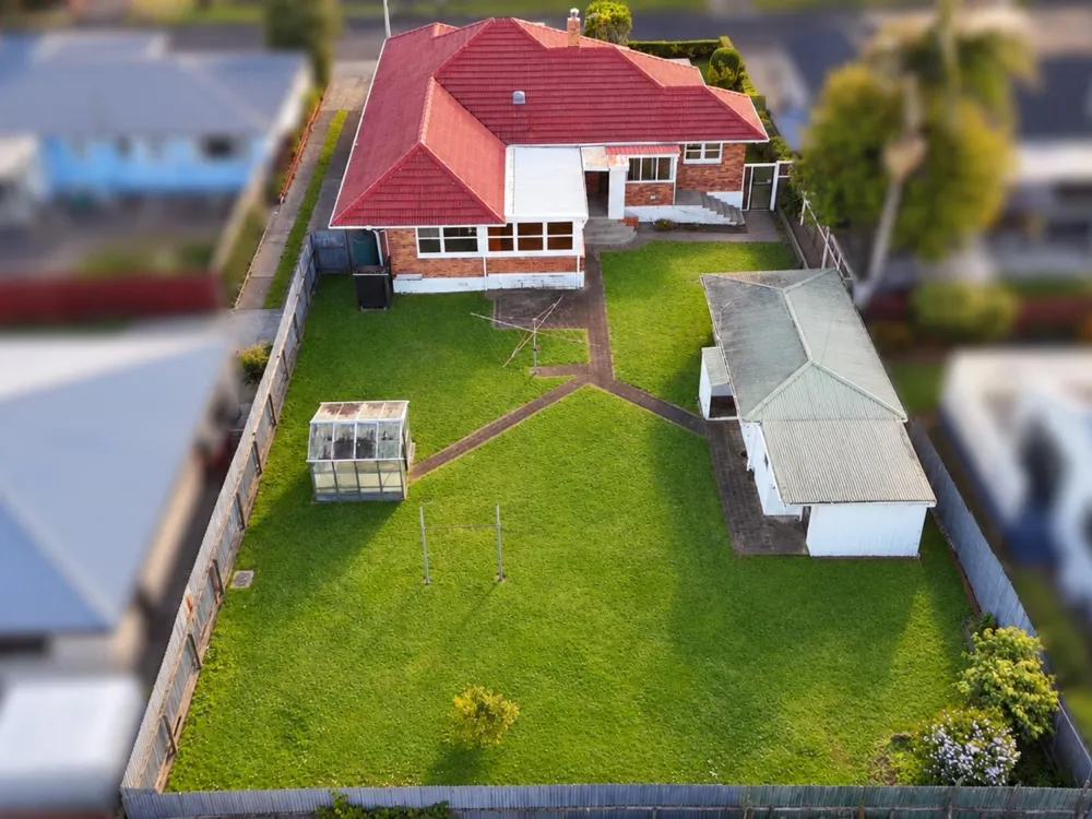 Photos of 23 Alma Crescent
