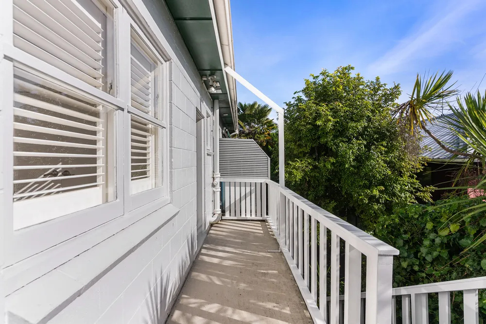 Photos of 4/1 Saratoga Avenue