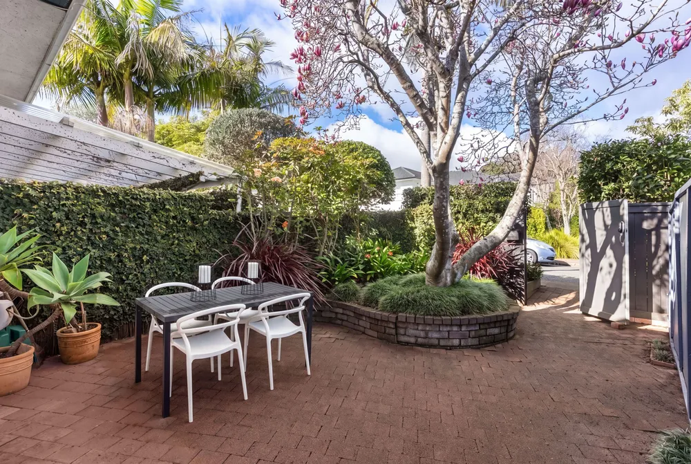 Photos of 4/1 Saratoga Avenue