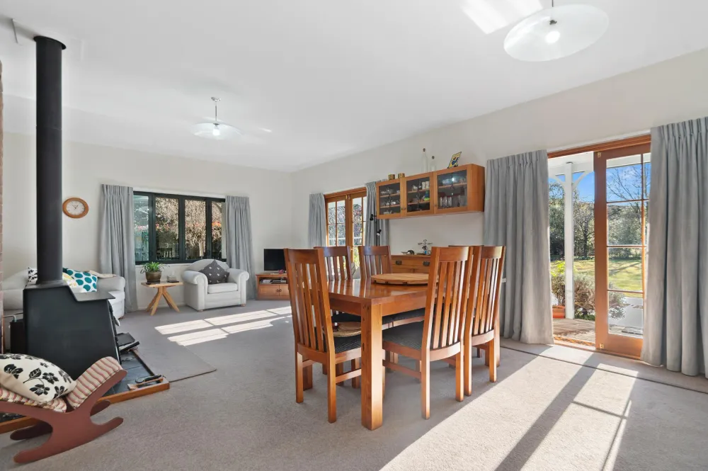 Photos of 1055 Tram Road