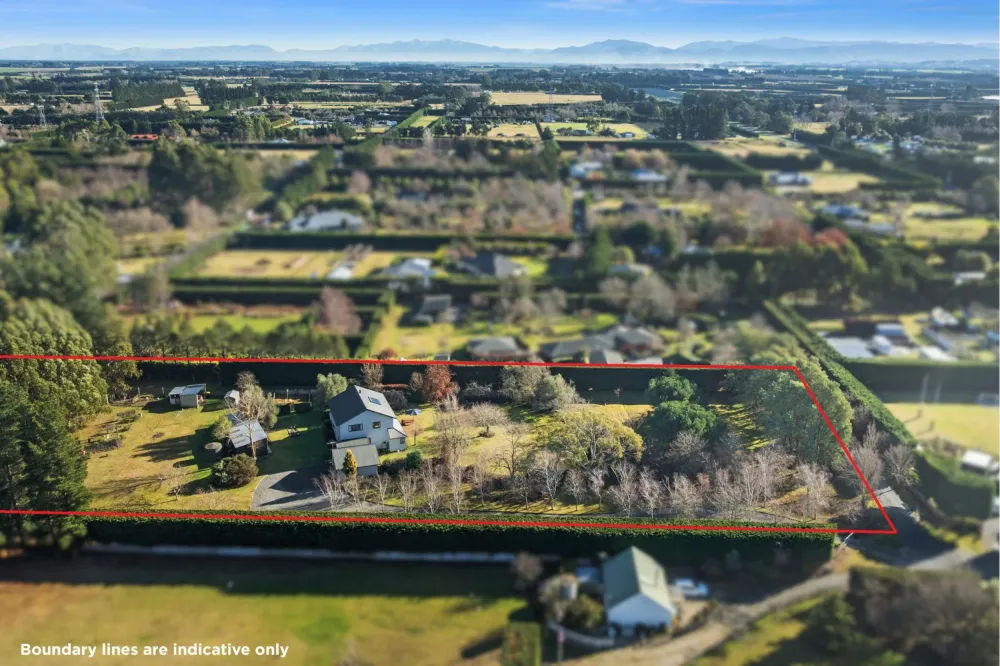 Photos of 1055 Tram Road
