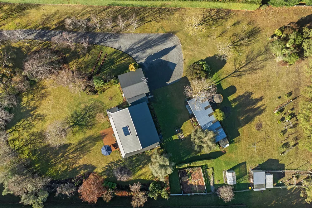 Photos of 1055 Tram Road