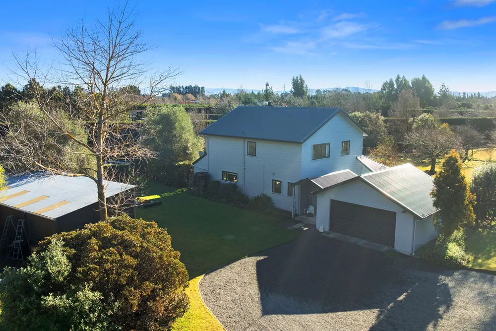 Photos of 1055 Tram Road