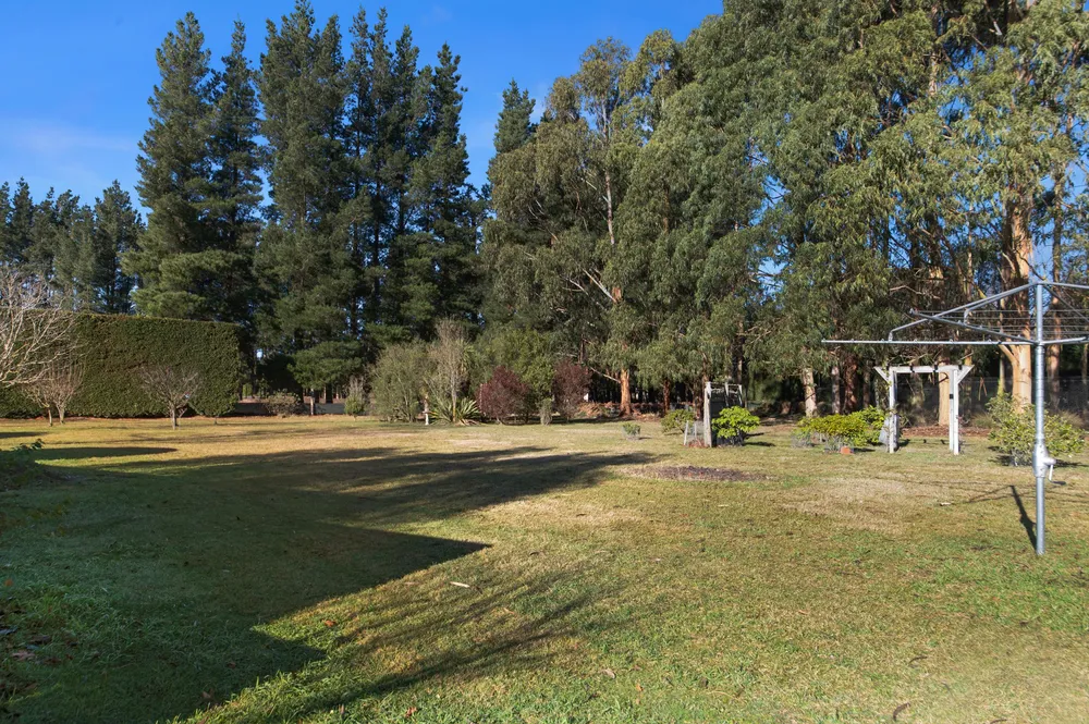 Photos of 1055 Tram Road