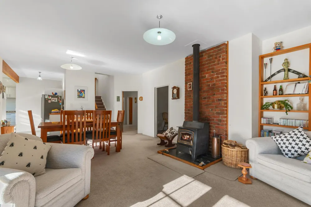 Photos of 1055 Tram Road