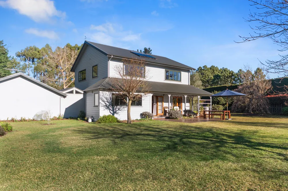 Photos of 1055 Tram Road