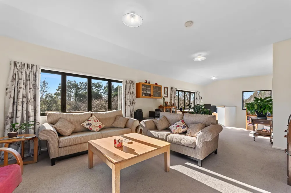 Photos of 1055 Tram Road