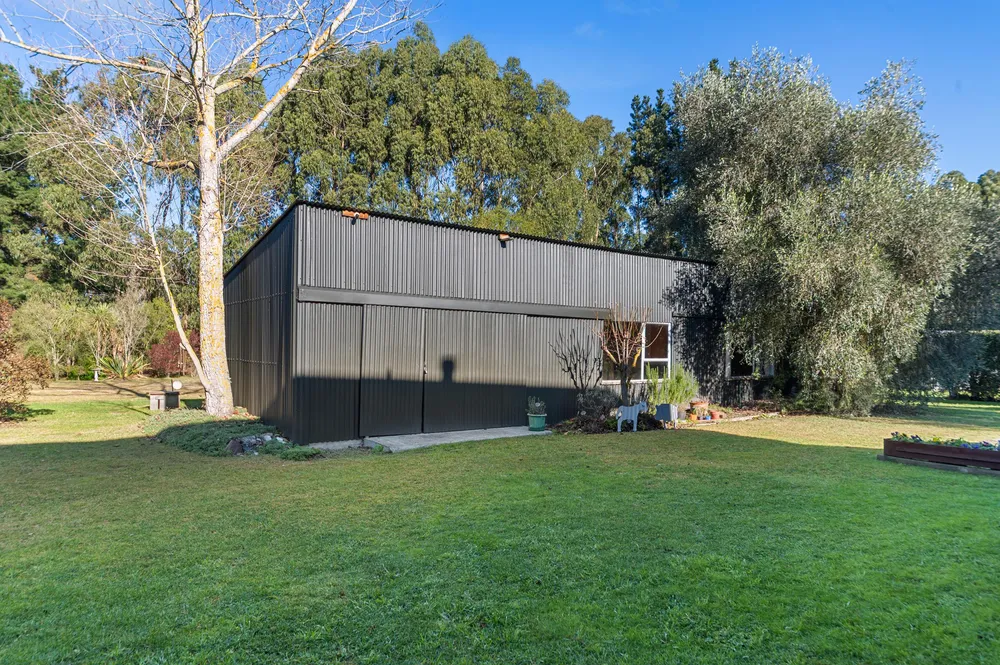 Photos of 1055 Tram Road