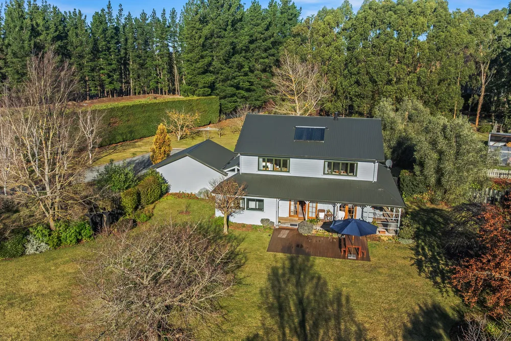 Photos of 1055 Tram Road