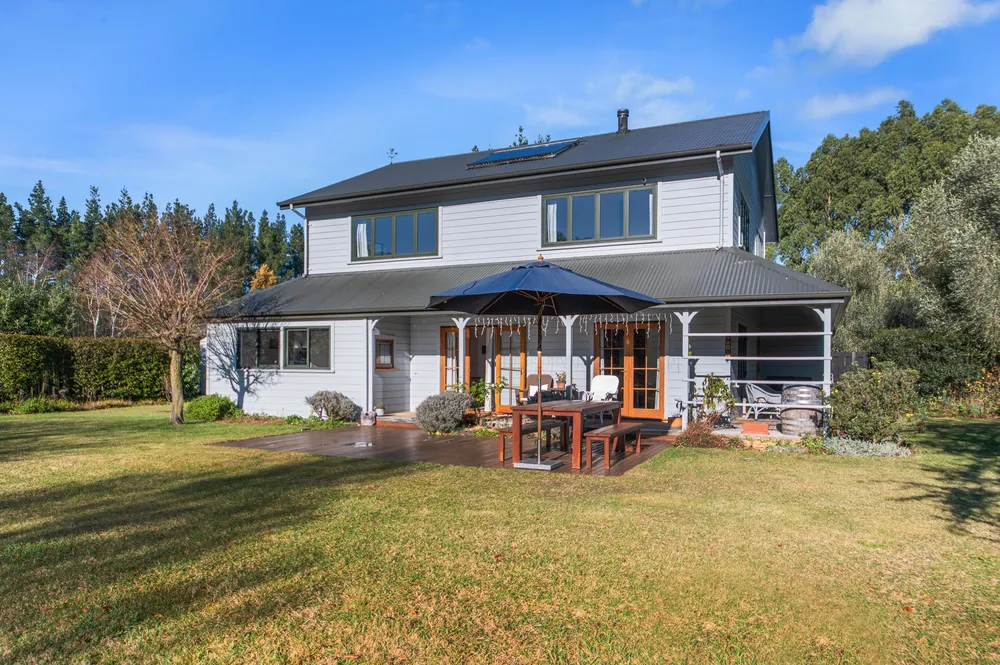 Photos of 1055 Tram Road