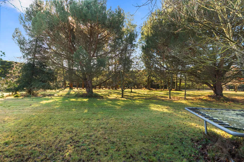 Photos of 1055 Tram Road