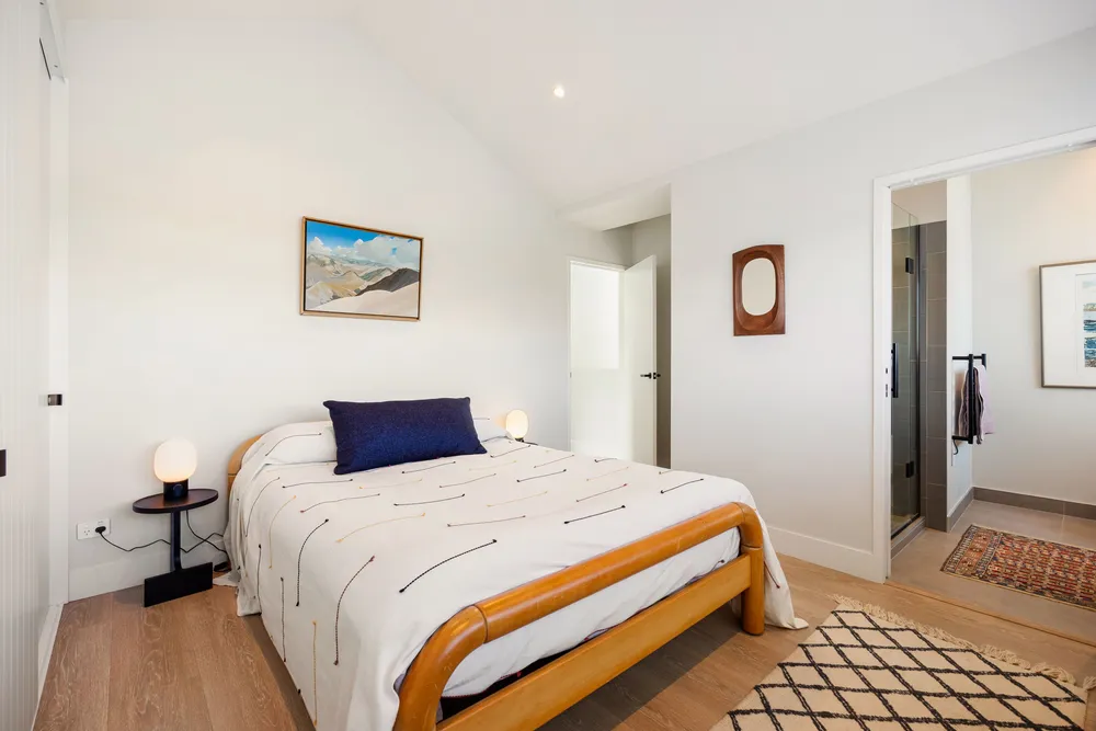 Photos of 12A Amandale Avenue