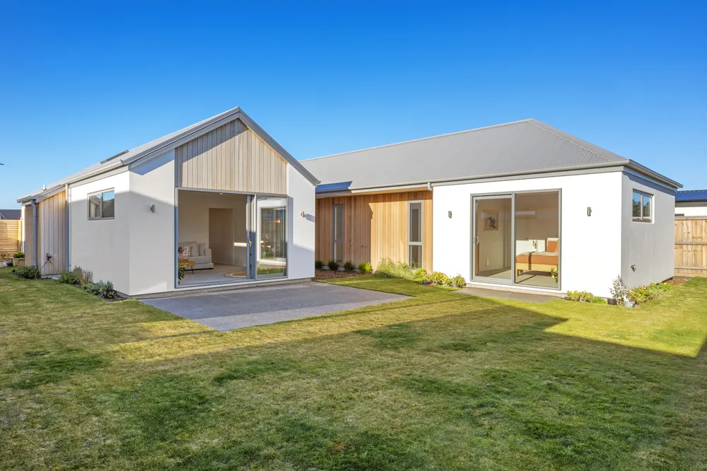 Photos of 8 Waterford Farm Road