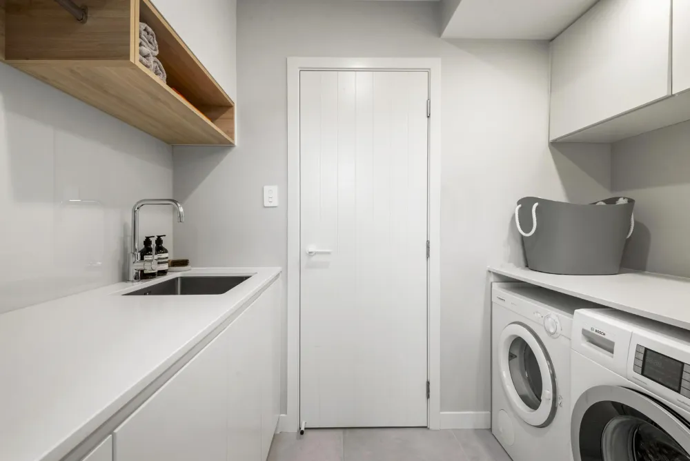 Photos of 1B Winsomere Crescent