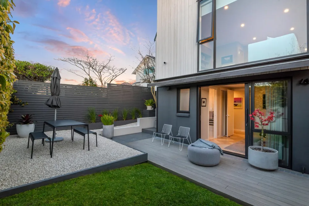 Photos of 1B Winsomere Crescent
