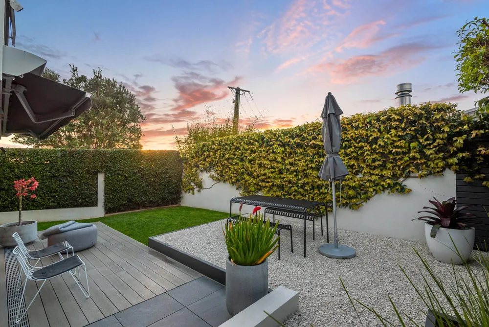 Photos of 1B Winsomere Crescent