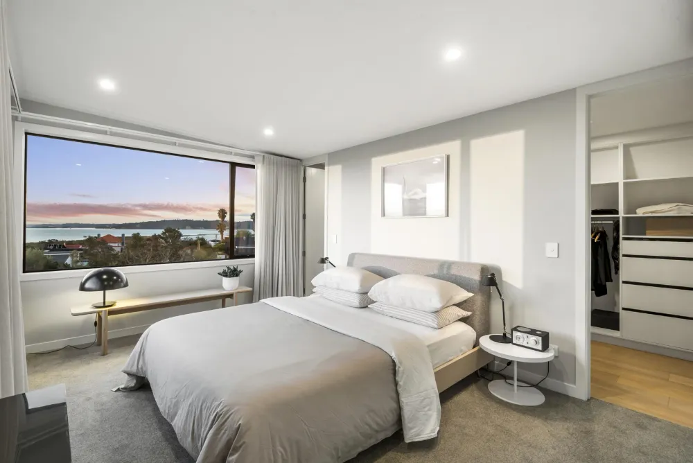 Photos of 1B Winsomere Crescent