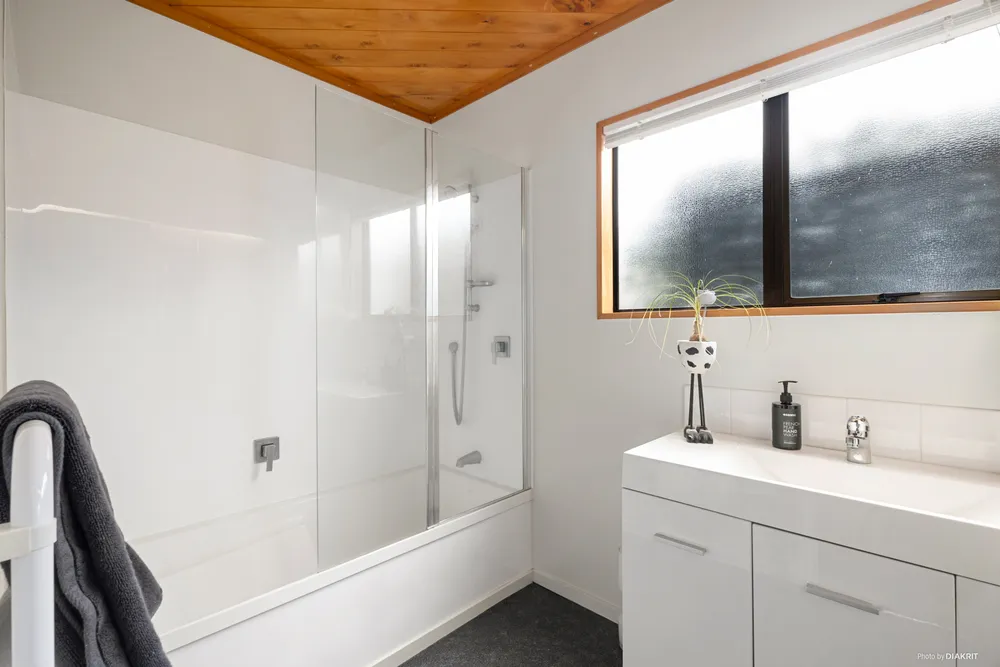Photos of 2/547 Hillsborough Road