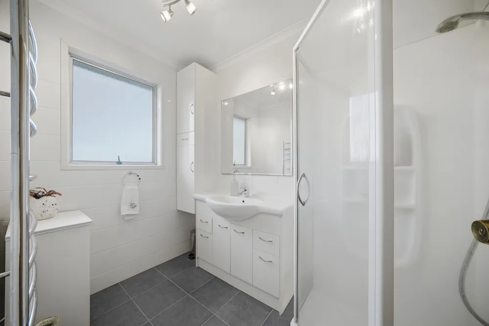 Photos of 17 Bayview Road