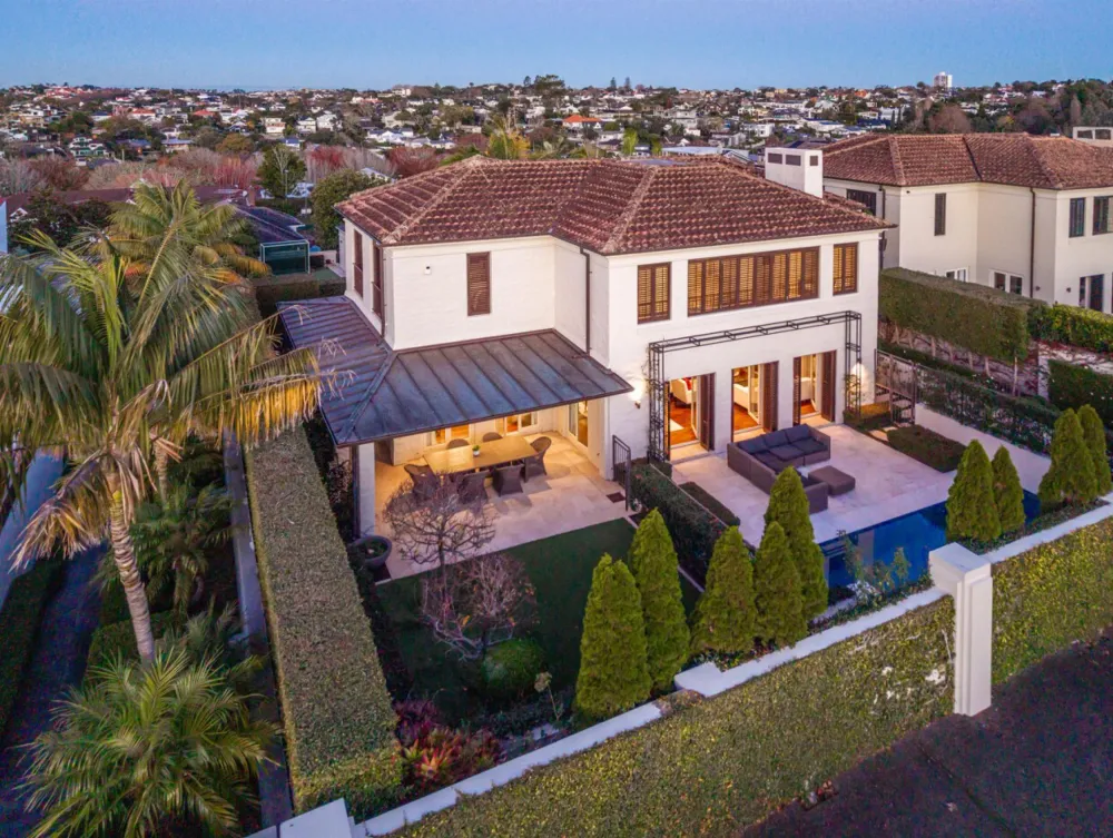 Photos of 147B Victoria Avenue