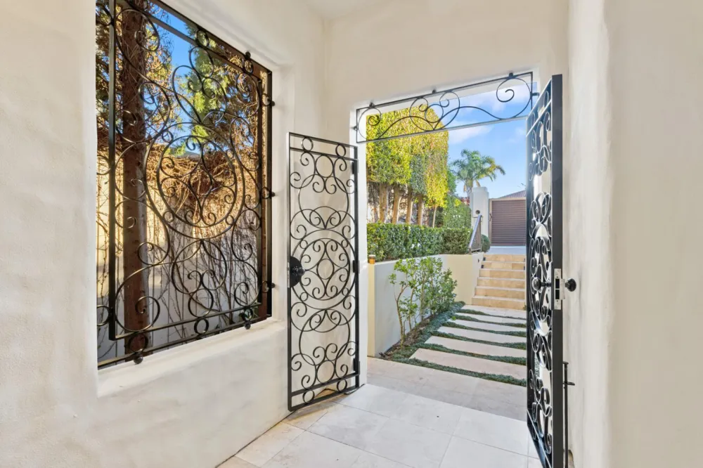 Photos of 147B Victoria Avenue