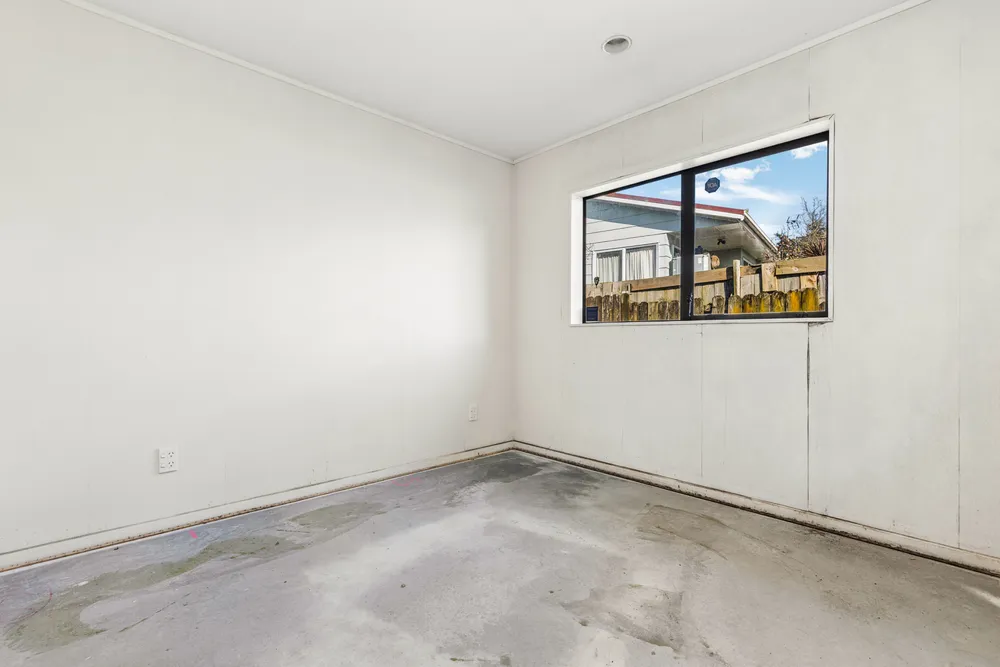 Photos of 139e Wyllie Road