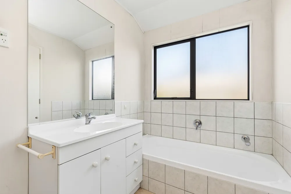 Photos of 139e Wyllie Road