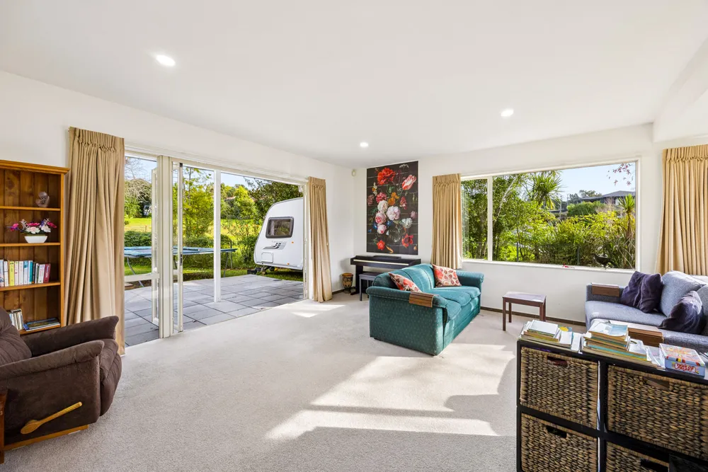 Photos of 12 Woodfern Crescent