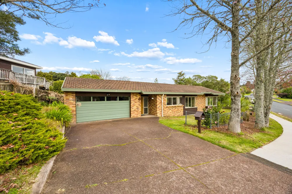 Photos of 12 Woodfern Crescent