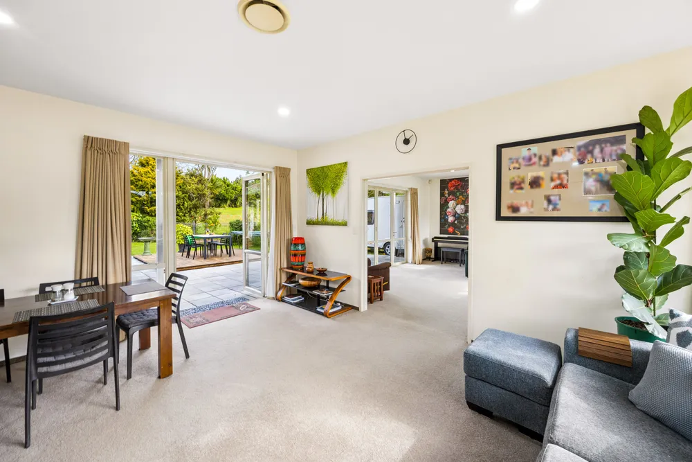 Photos of 12 Woodfern Crescent