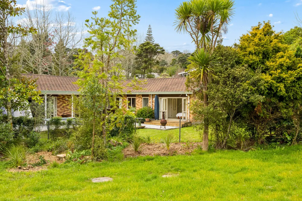 Photos of 12 Woodfern Crescent