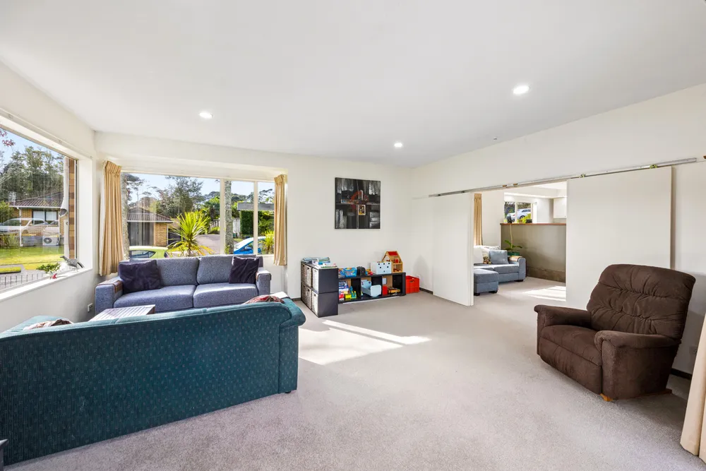 Photos of 12 Woodfern Crescent
