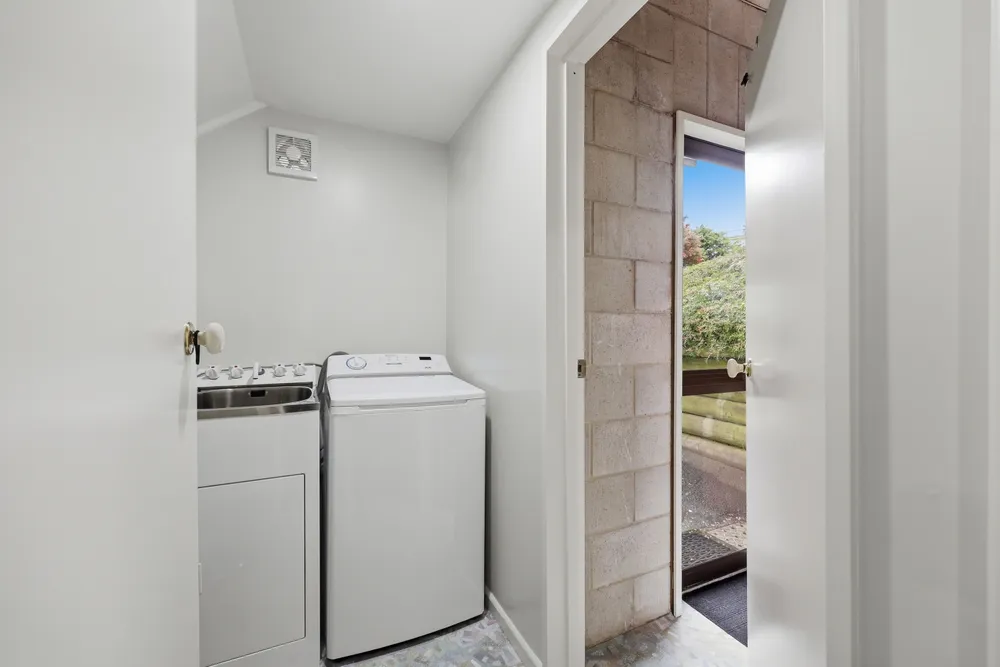 Photos of 21 Ferntree Drive