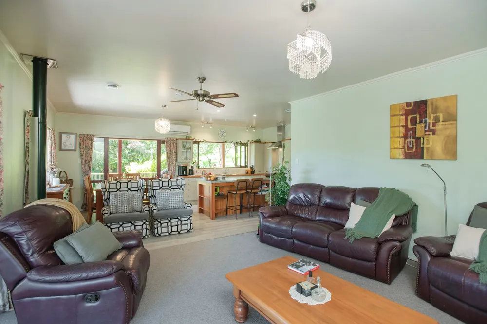 Photos of 37a Massey Road