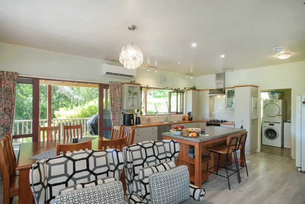 Photos of 37a Massey Road
