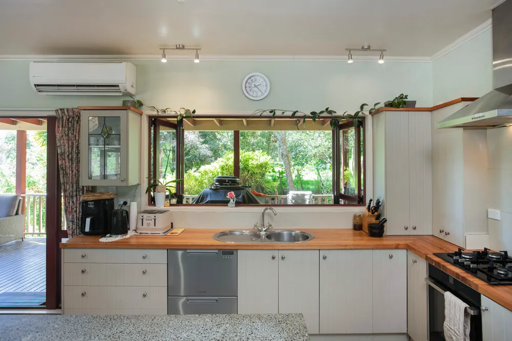 Photos of 37a Massey Road