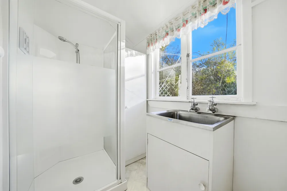 Photos of 257 Glenfield Road