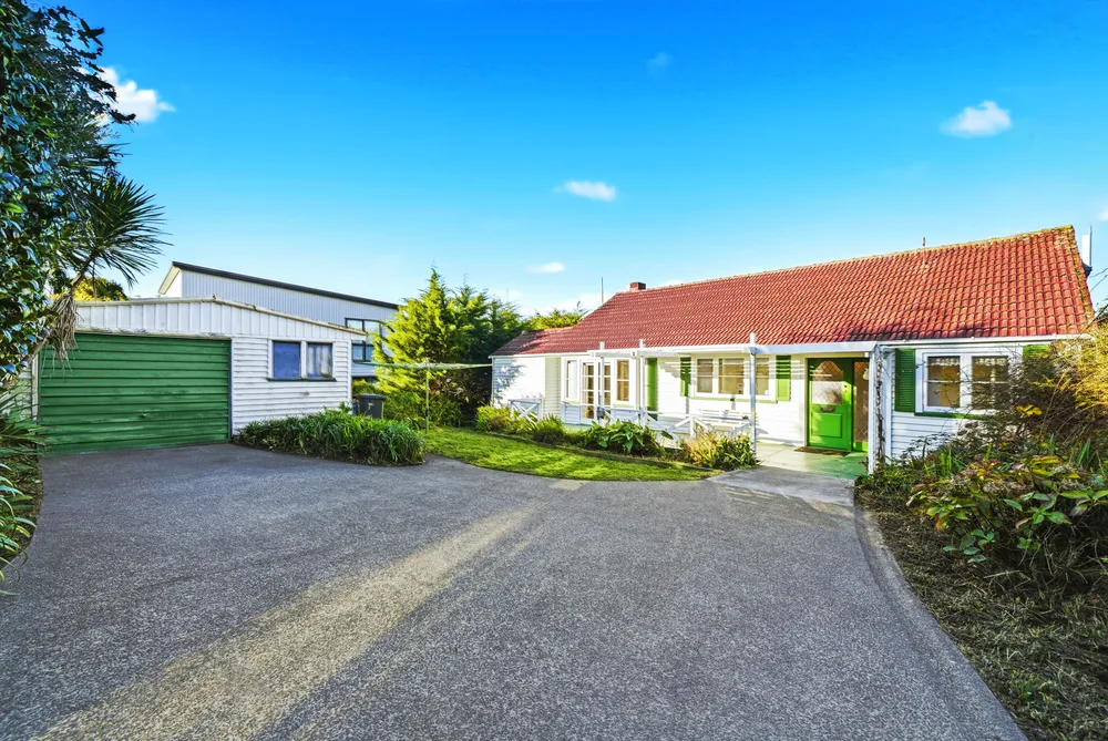 Photos of 257 Glenfield Road