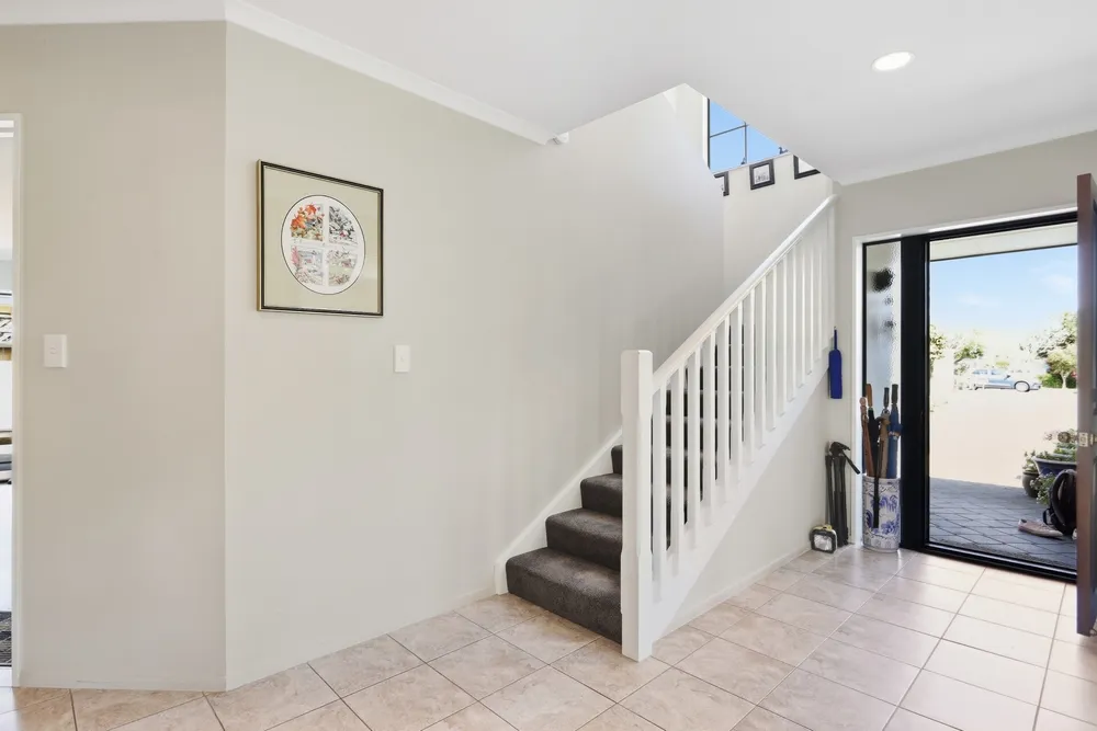 Photos of 89 Eighth Avenue