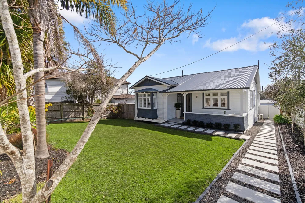 Photos of 38 Aramoana Avenue