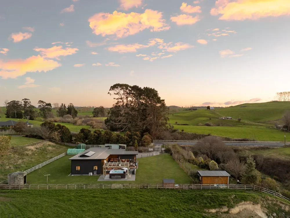 Photos of 299A Waikeria Road
