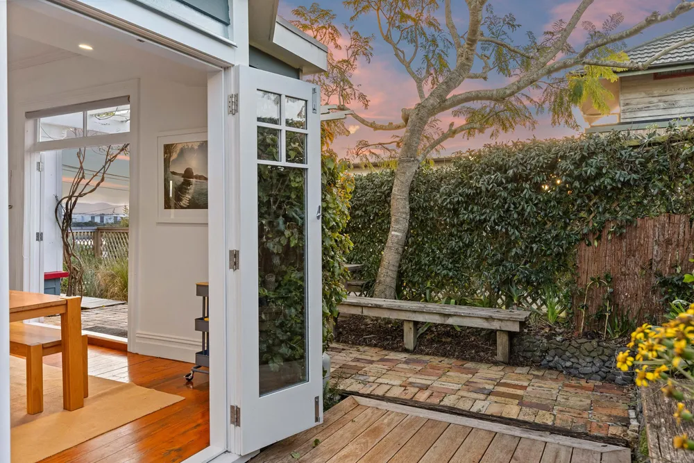 Photos of 35A Saxon Street