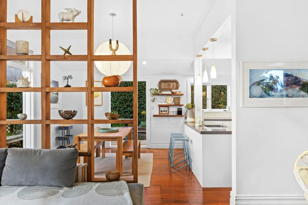 Photos of 35A Saxon Street