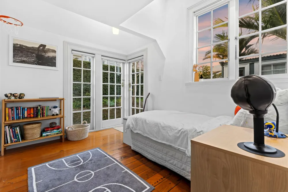 Photos of 35A Saxon Street