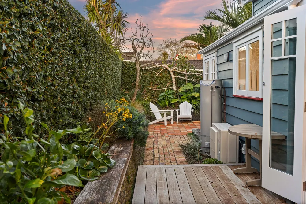 Photos of 35A Saxon Street