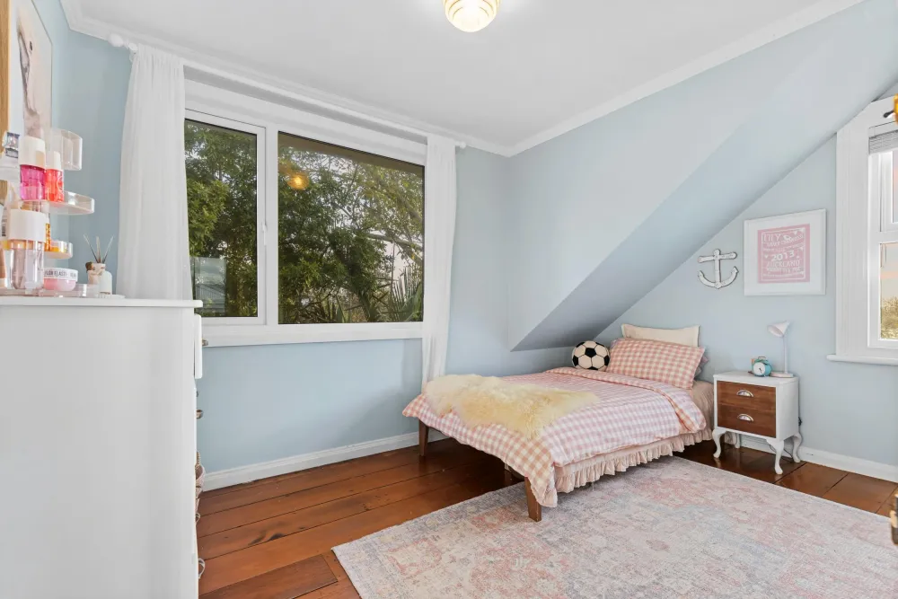 Photos of 35A Saxon Street
