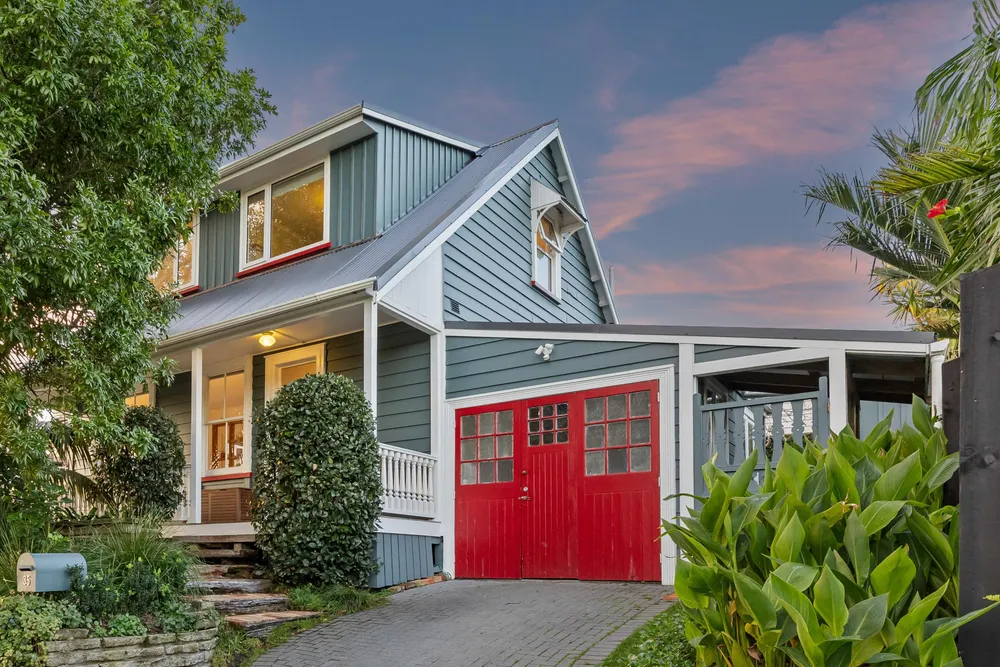 Photos of 35A Saxon Street