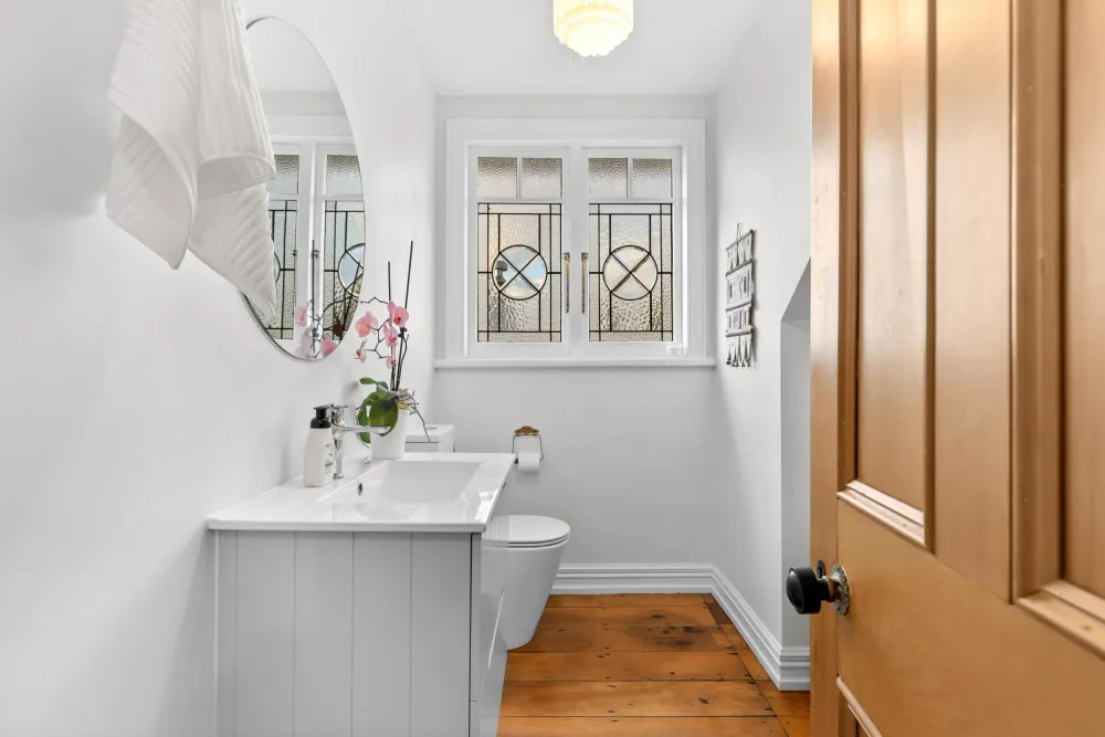 Photos of 35A Saxon Street