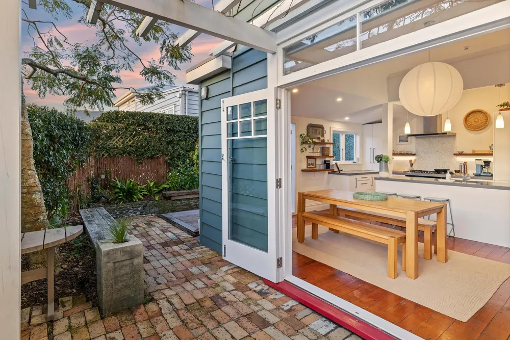 Photos of 35A Saxon Street