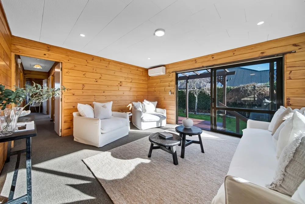 Photos of 2/74 Aorangi Road